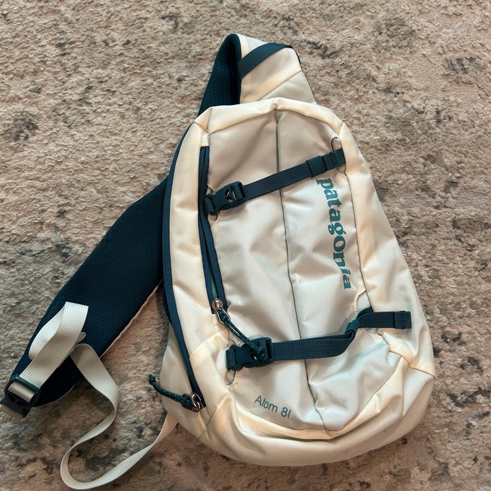 Patagonia 8l atom sling crossbody bag